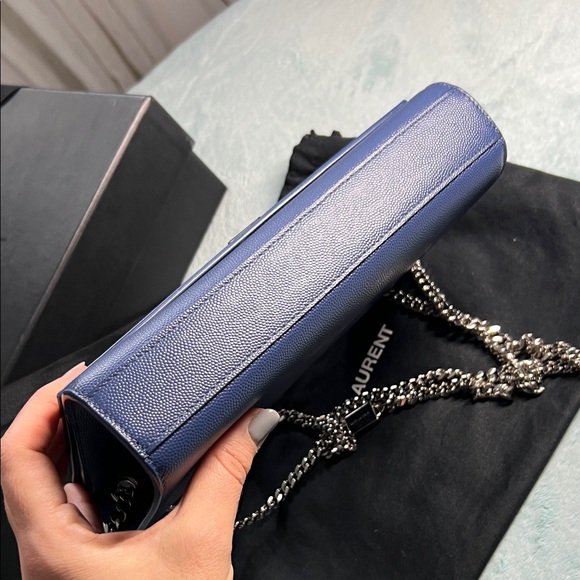 Saint Laurent KATE MEDIUM IN GRAIN DE POUDRE EMBOSSED LEATHER blue Silver - Picture 6 of 11